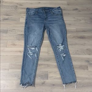 American Eagle Size 14 Ripped Jeggings Light wash